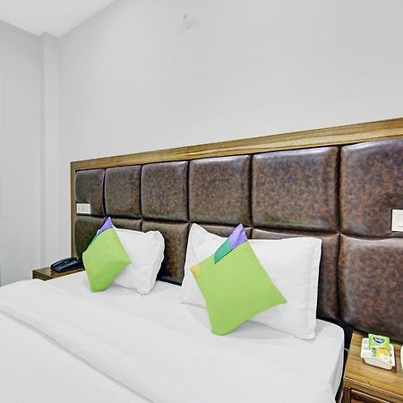 Hotel Treebo Royal Salute, Zirakpur Esterno foto