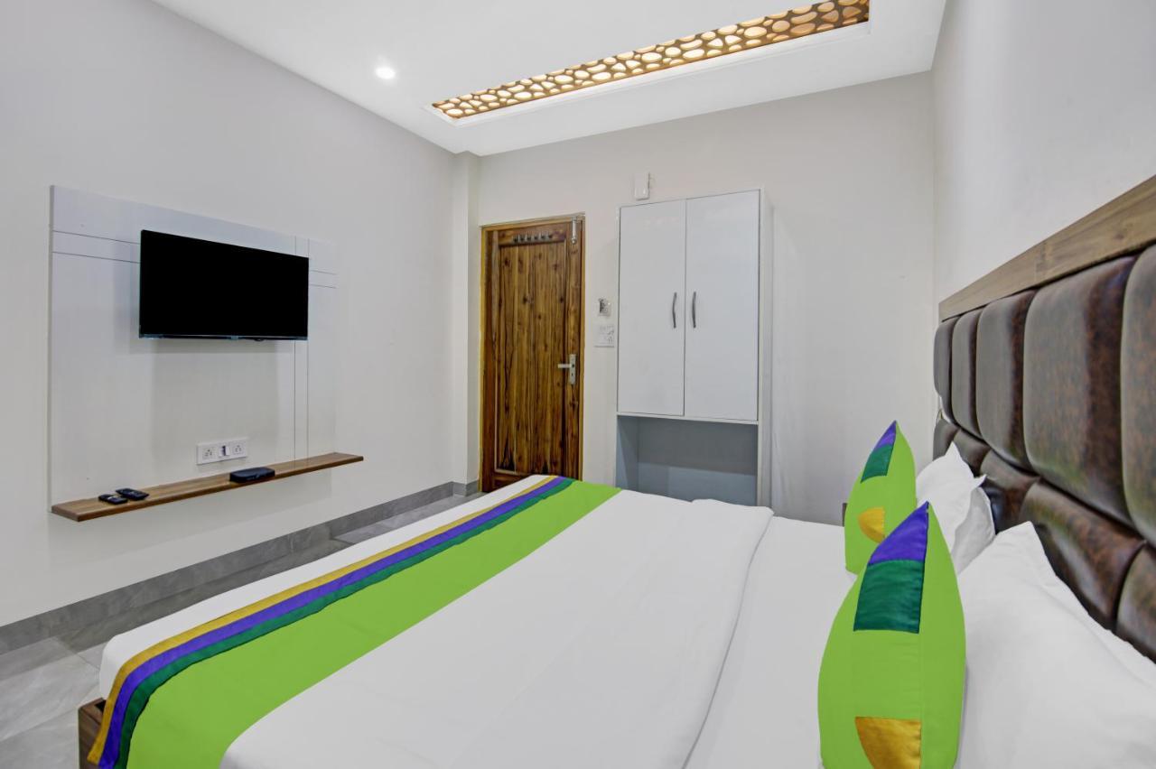 Hotel Treebo Royal Salute, Zirakpur Esterno foto