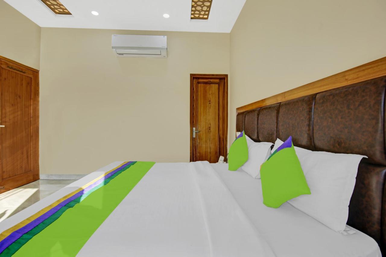 Hotel Treebo Royal Salute, Zirakpur Esterno foto