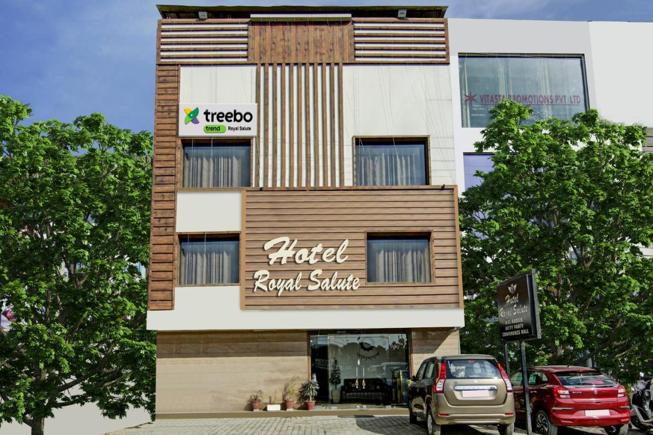 Hotel Treebo Royal Salute, Zirakpur Esterno foto