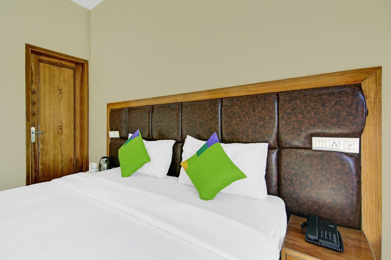 Hotel Treebo Royal Salute, Zirakpur Esterno foto
