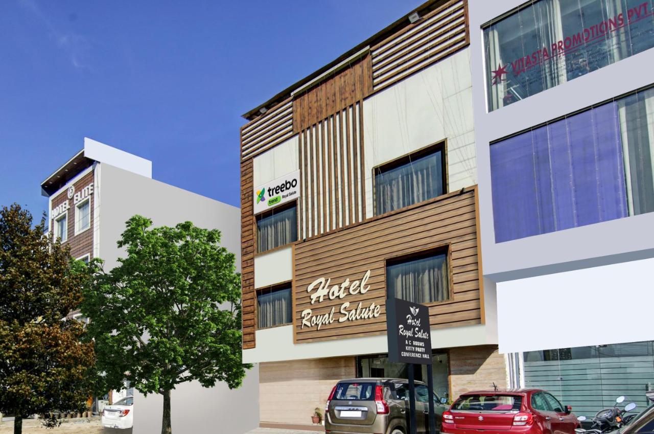 Hotel Treebo Royal Salute, Zirakpur Esterno foto