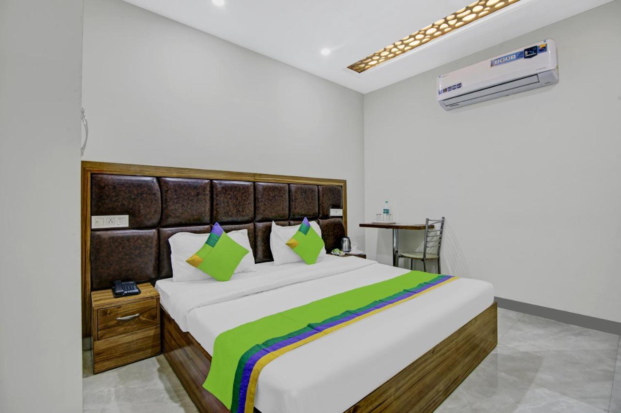Hotel Treebo Royal Salute, Zirakpur Esterno foto