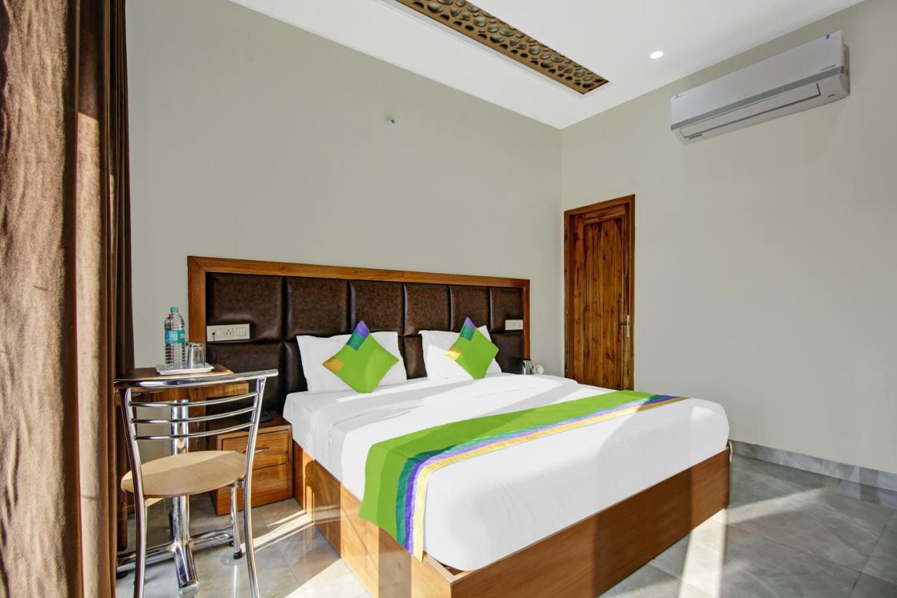Hotel Treebo Royal Salute, Zirakpur Esterno foto
