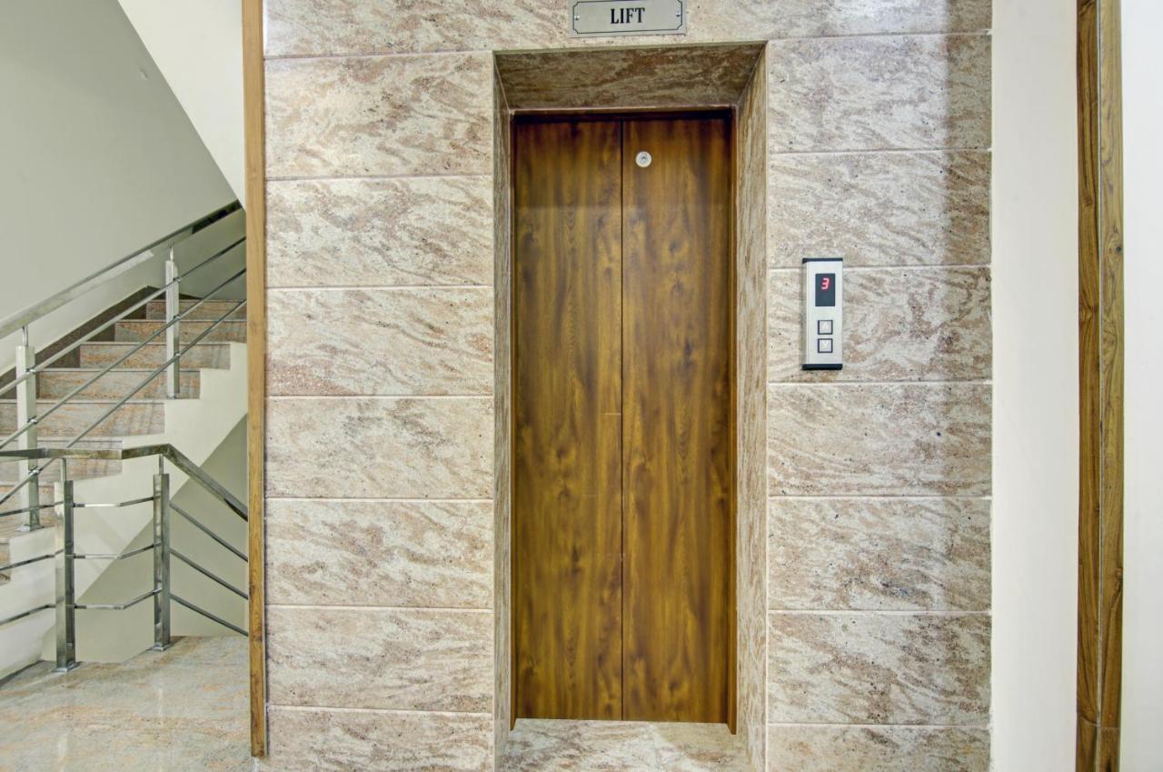 Hotel Treebo Royal Salute, Zirakpur Esterno foto