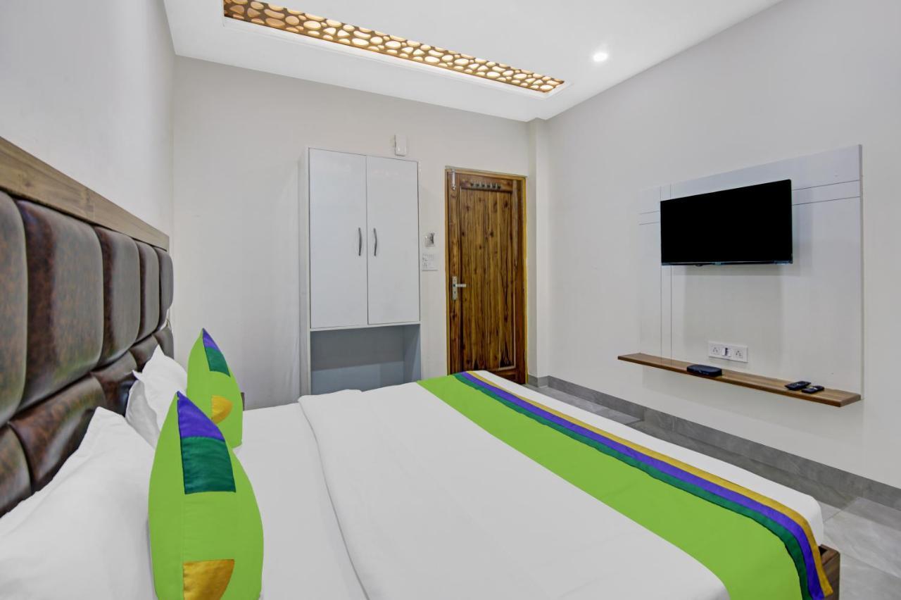 Hotel Treebo Royal Salute, Zirakpur Esterno foto