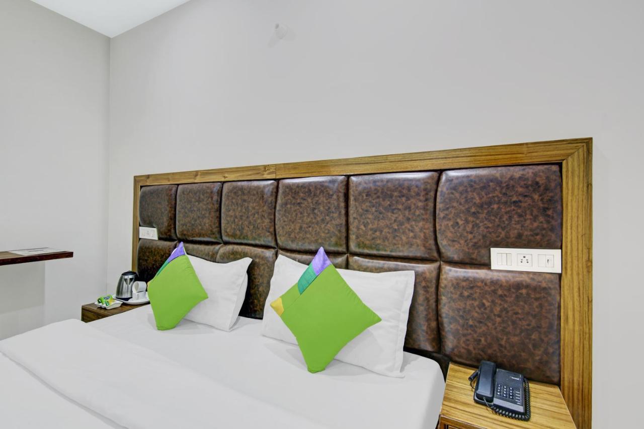 Hotel Treebo Royal Salute, Zirakpur Esterno foto