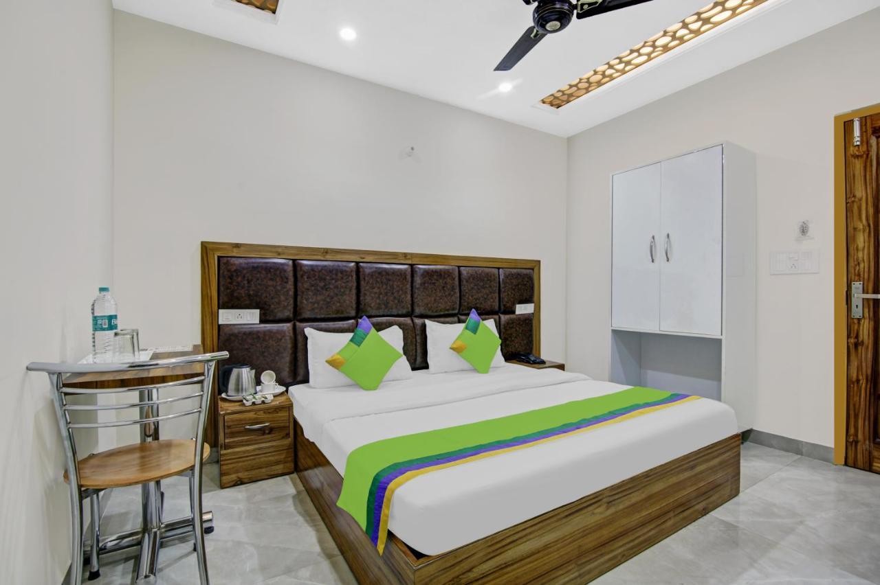 Hotel Treebo Royal Salute, Zirakpur Esterno foto